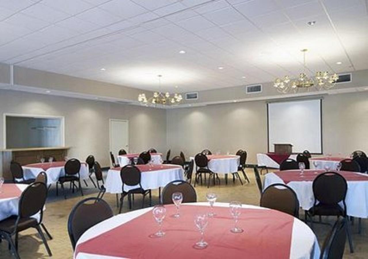 Econo Lodge Smiths Falls Restaurante foto